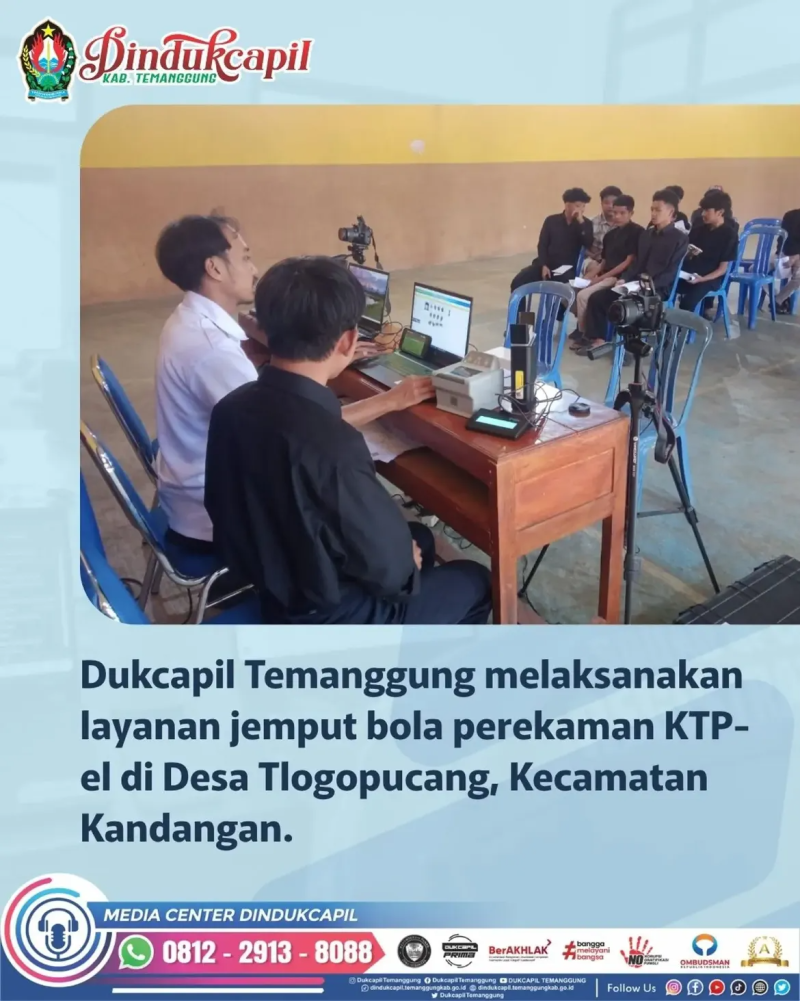 Dukcapil Temanggung melaksanakan layanan jemput bola perekaman KTP-el di Desa Tlogopucang, Kecamatan Kandangan.